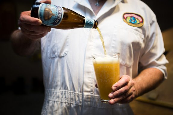 Anchor Brewers Pale Ale bottle BeerPulse